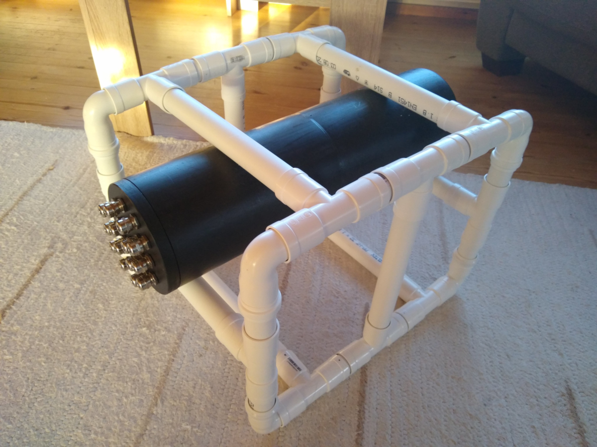 ROV dry hull fitting to wet hull